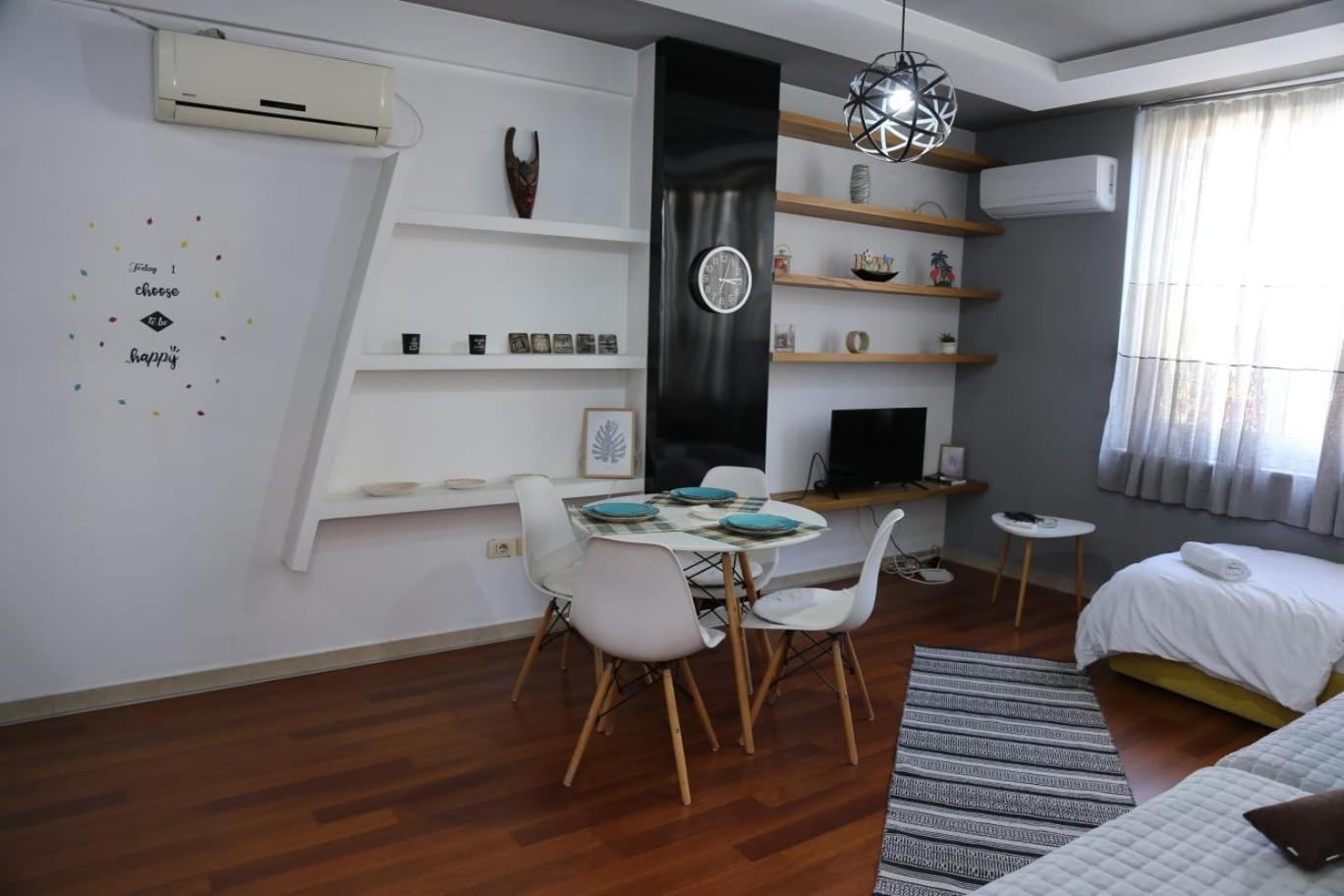 Ergi'S Host Apartment Tirana Esterno foto