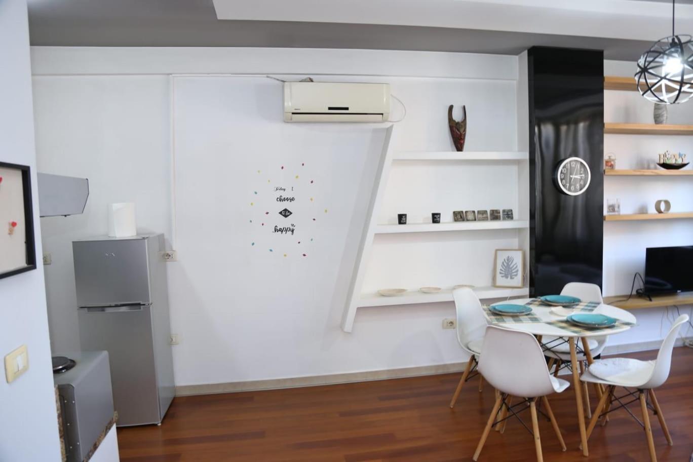 Ergi'S Host Apartment Tirana Esterno foto